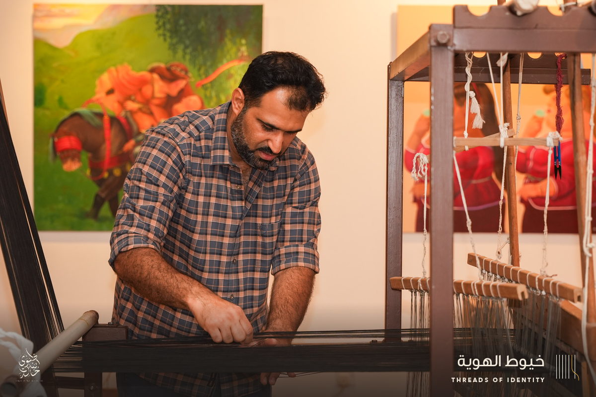 Latifa AlShaikh and Noor AlSairafi at the loom