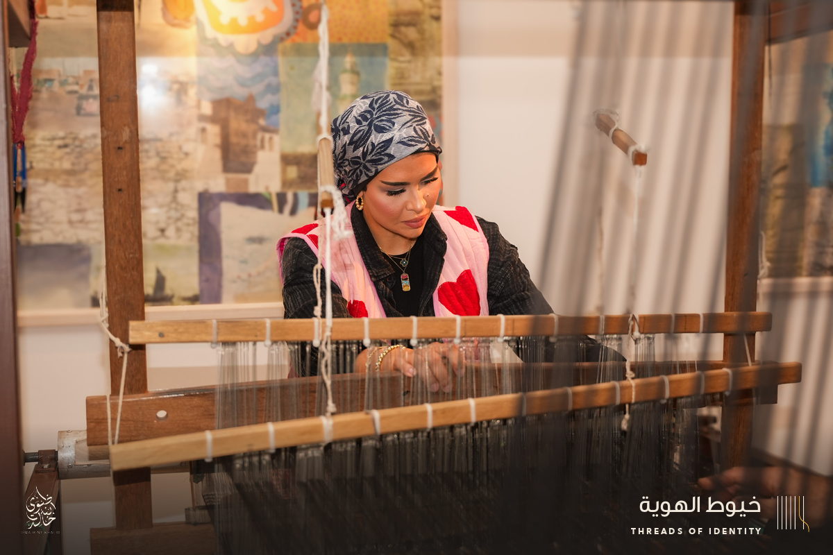 Latifa AlShaikh and Noor AlSairafi at the loom