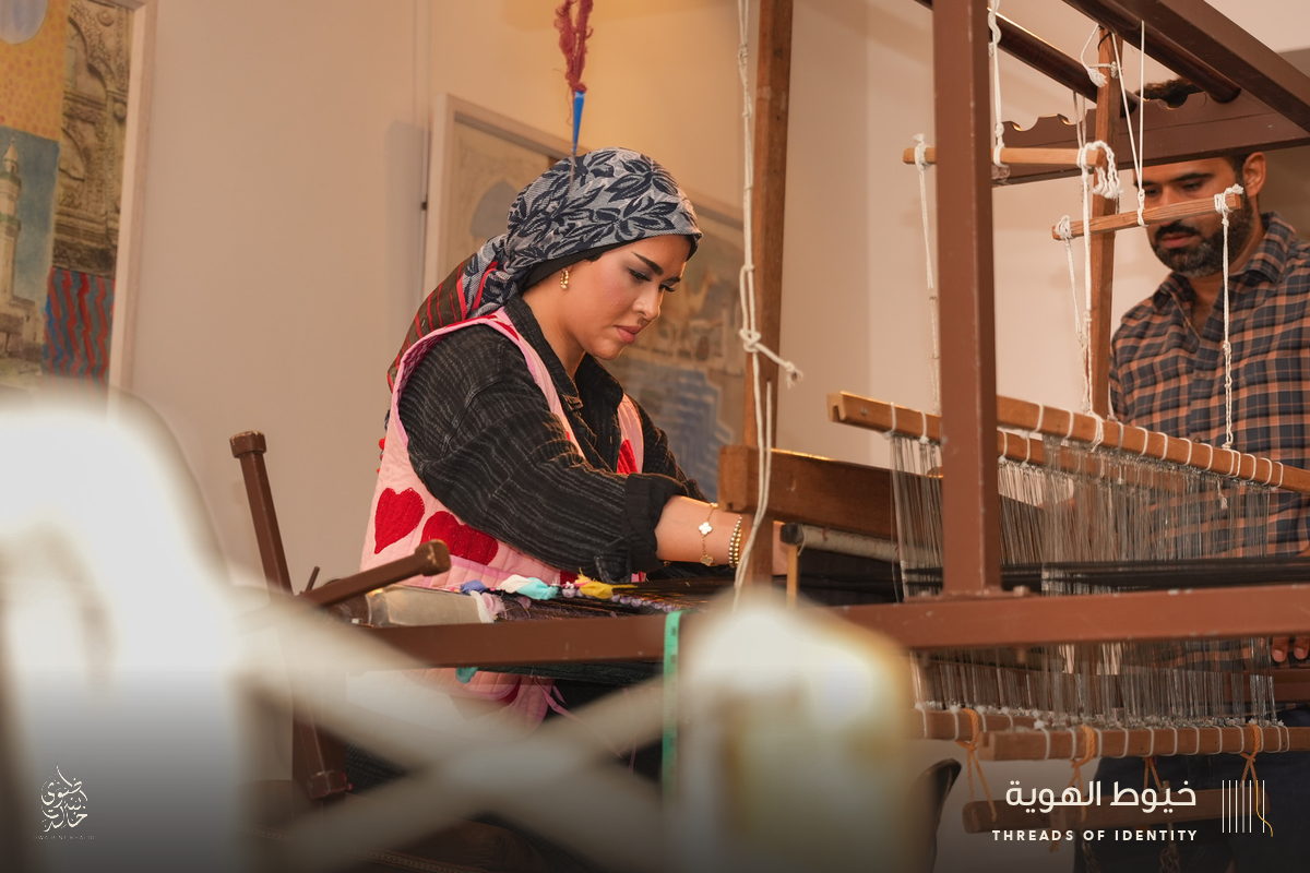 Latifa AlShaikh and Noor AlSairafi at the loom