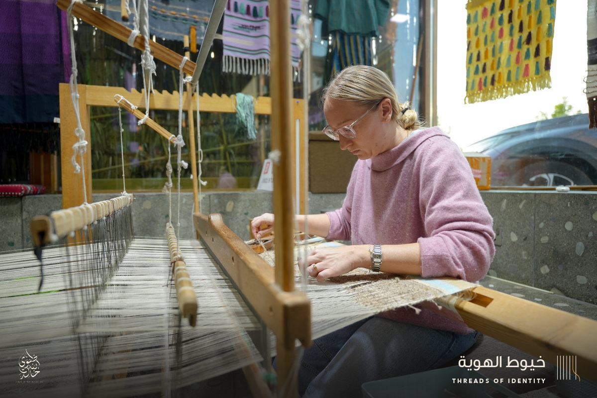 Mhairi Boyle at the looms of Bani Jamra