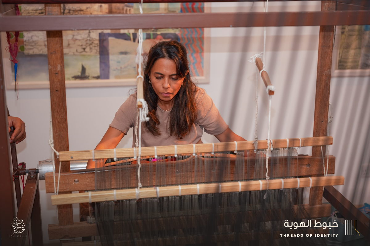 Ghalia Abduljawad and Mariam Jumaan at the loom