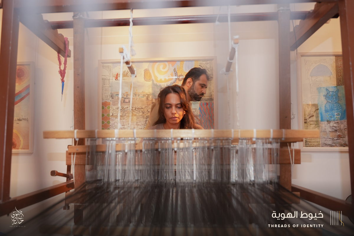 Ghalia Abduljawad and Mariam Jumaan at the loom