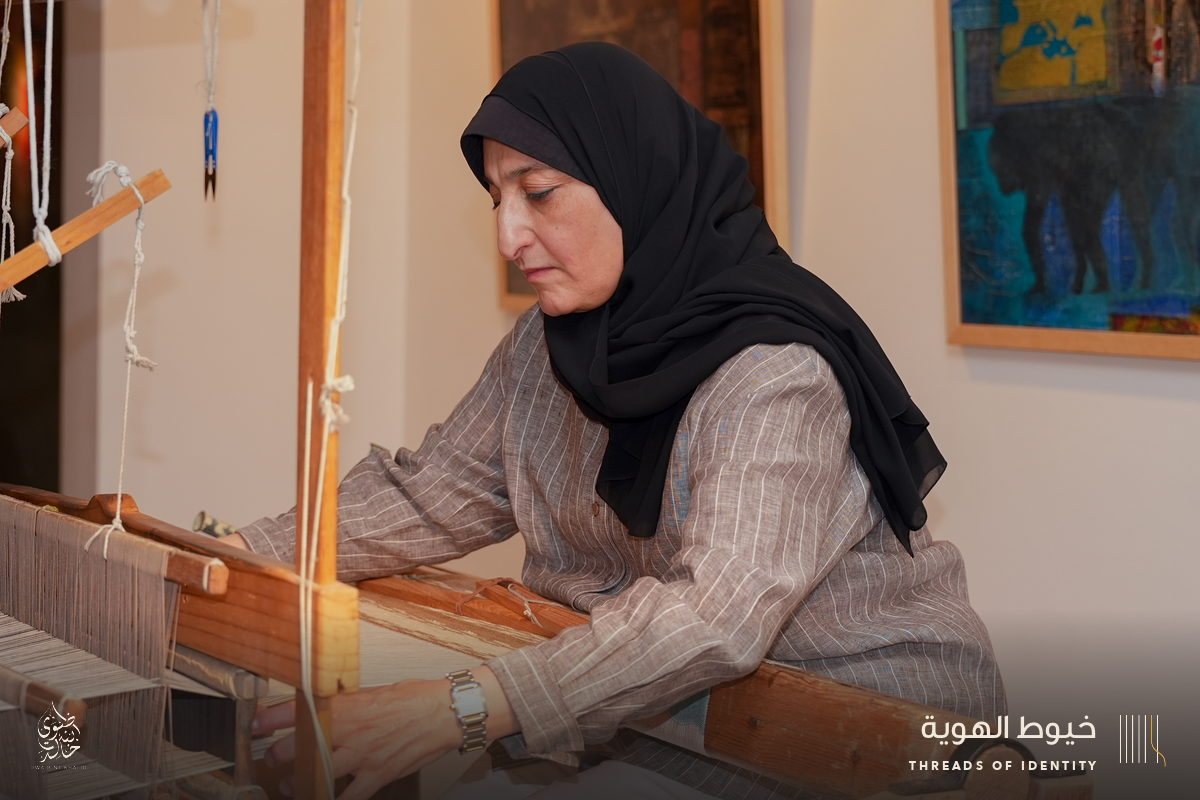 Ghalia Abduljawad and Mariam Jumaan at the loom